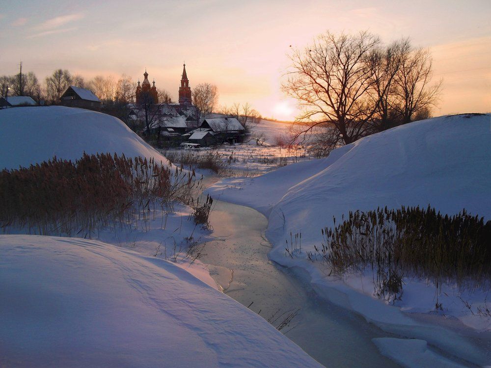 средь холмов-