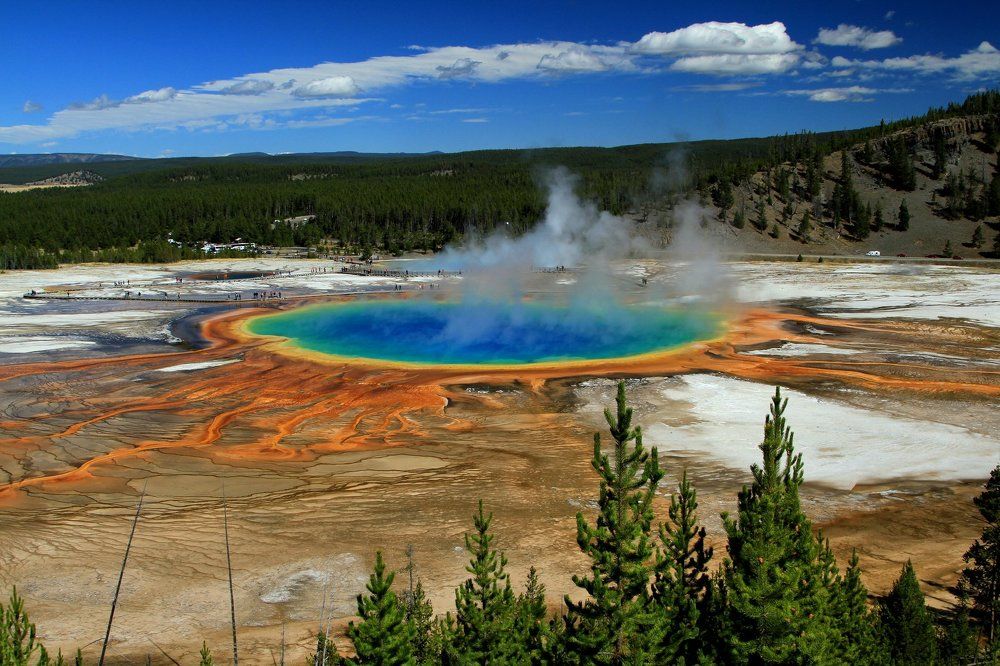 Большой призматический источник
