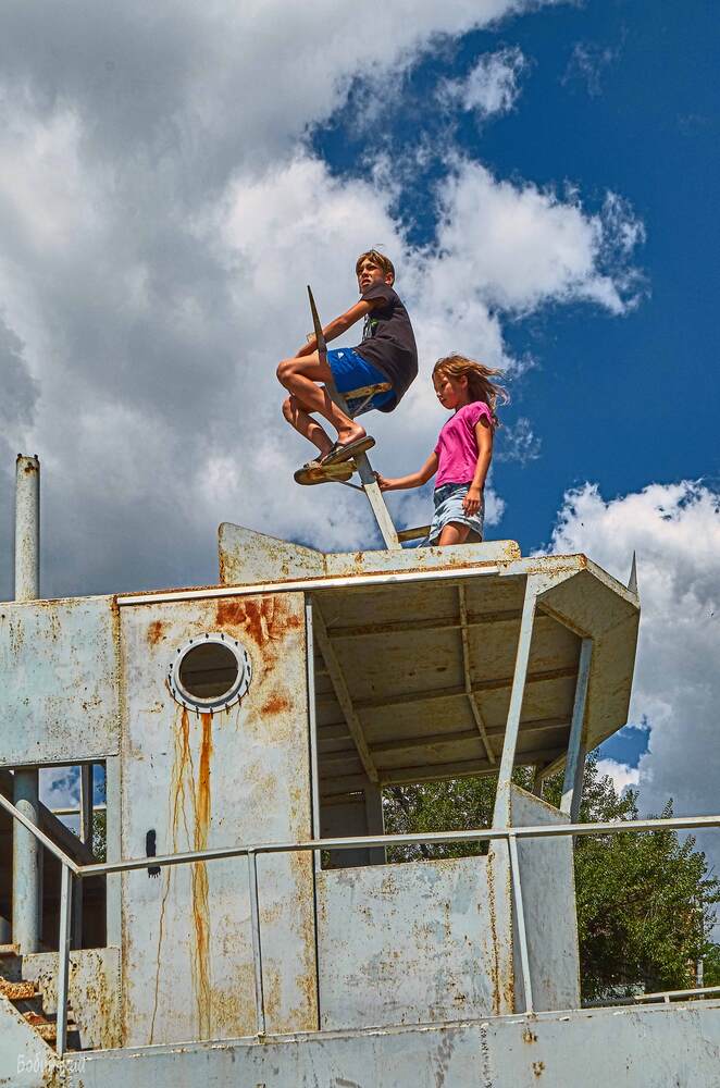 Я буду подавать тебе патроны