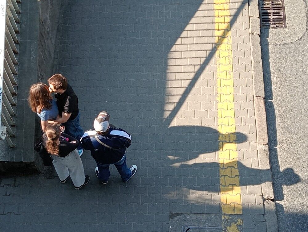 В ожидании автобуса / Czekając na autobus / Waiting for the bus