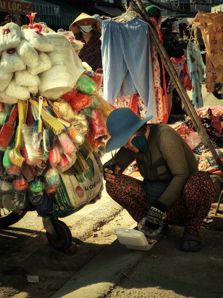 Street meal in a hurry