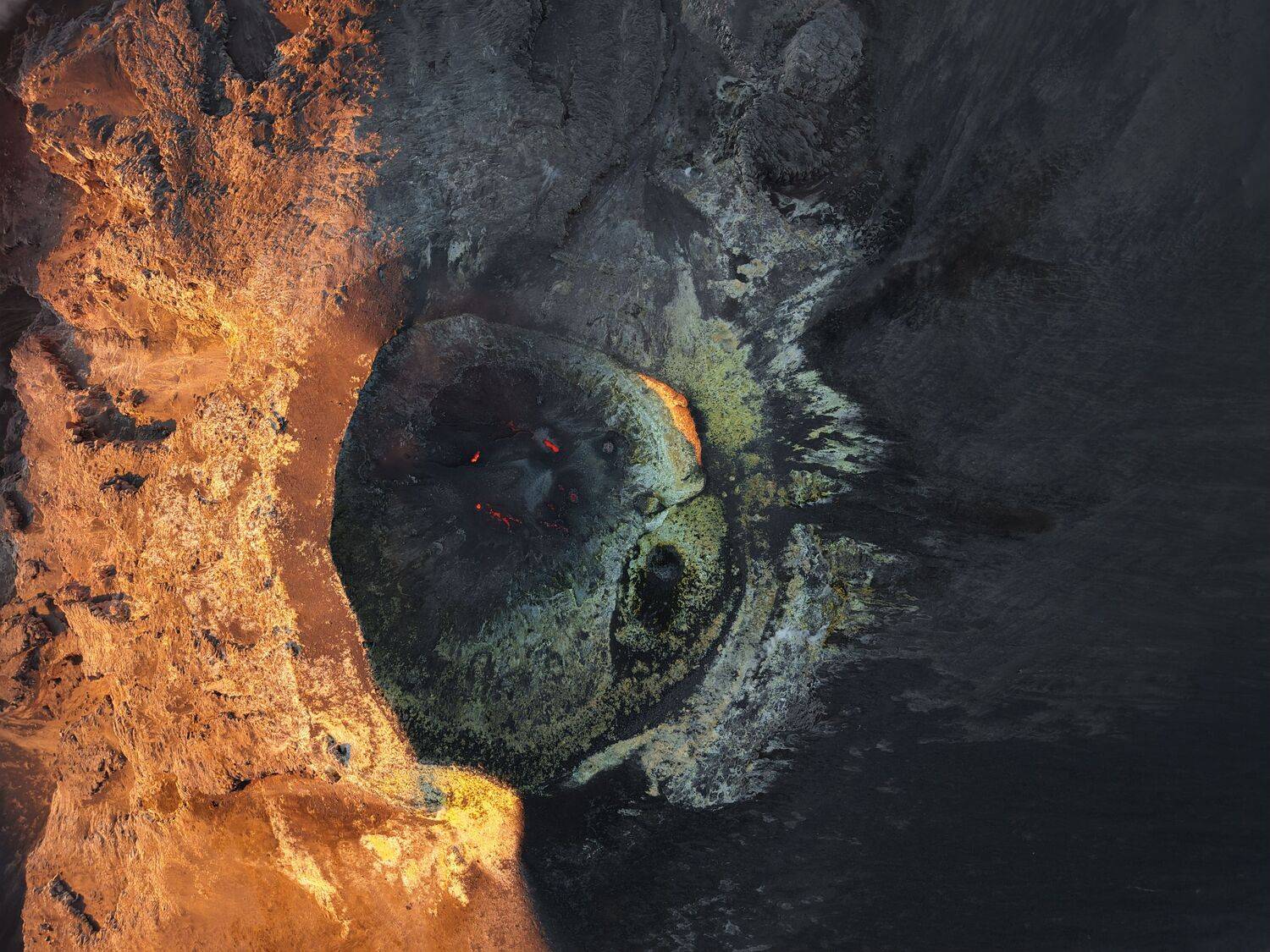 Ojo de volcán de fuego