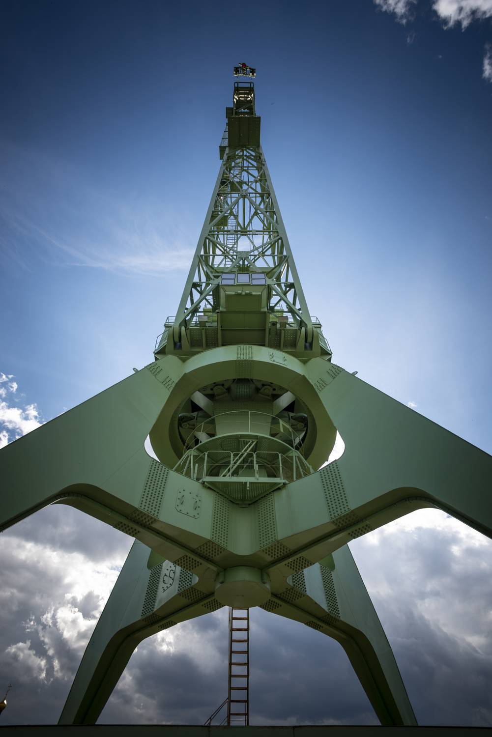 Стальной исполин