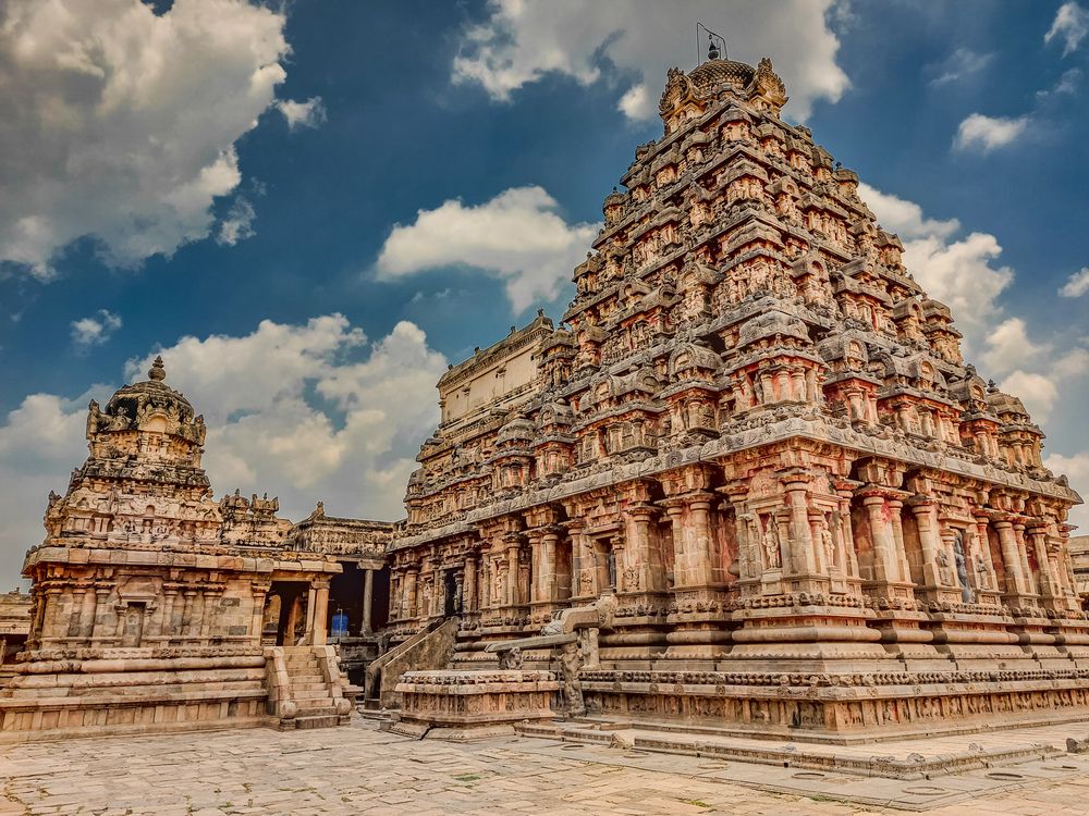 Chola\'s architecture