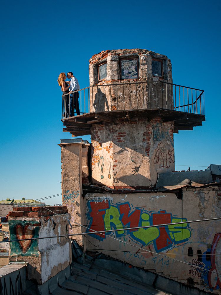 Любовь над крышами города.