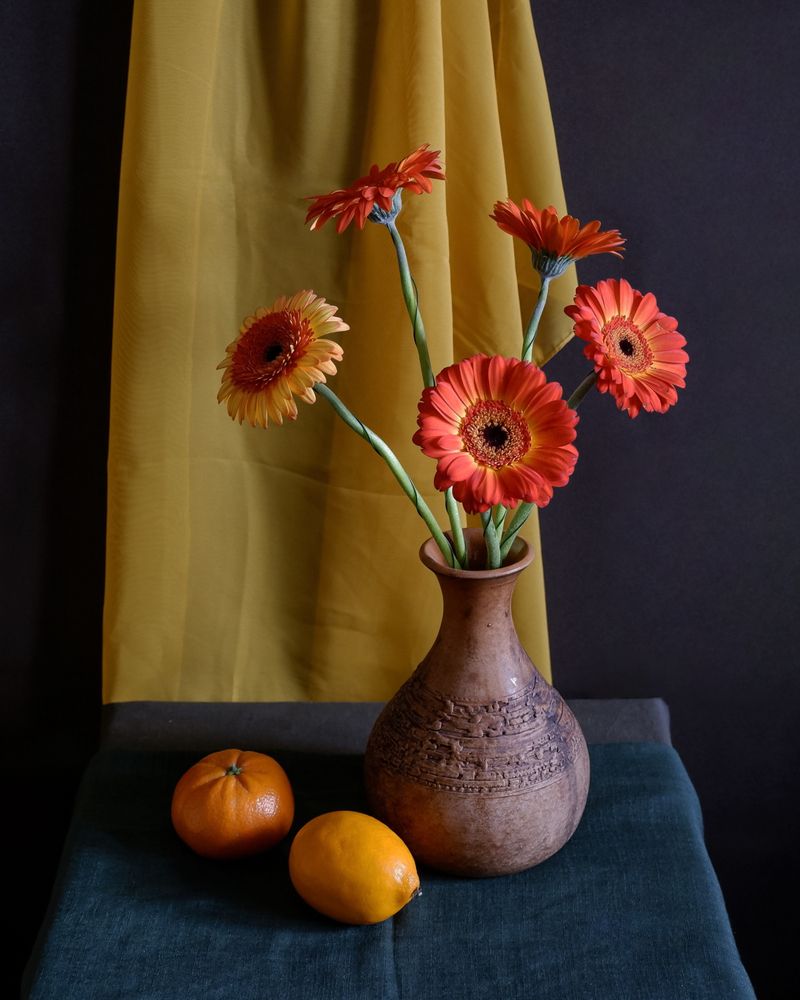 Герберы с фруктами.