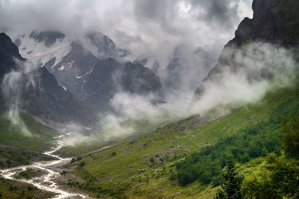 После дождя в Безенгийском ущелье