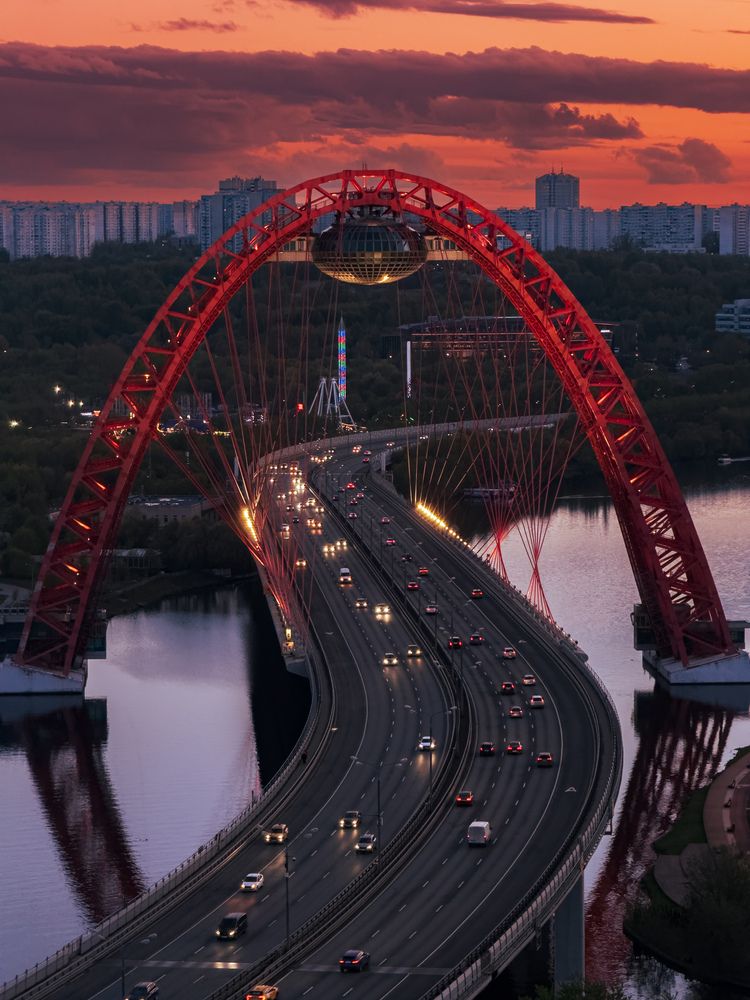 Дорога сквозь вечерний город