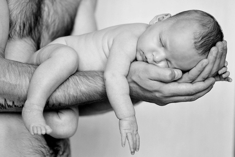 Счастье в папиных руках.