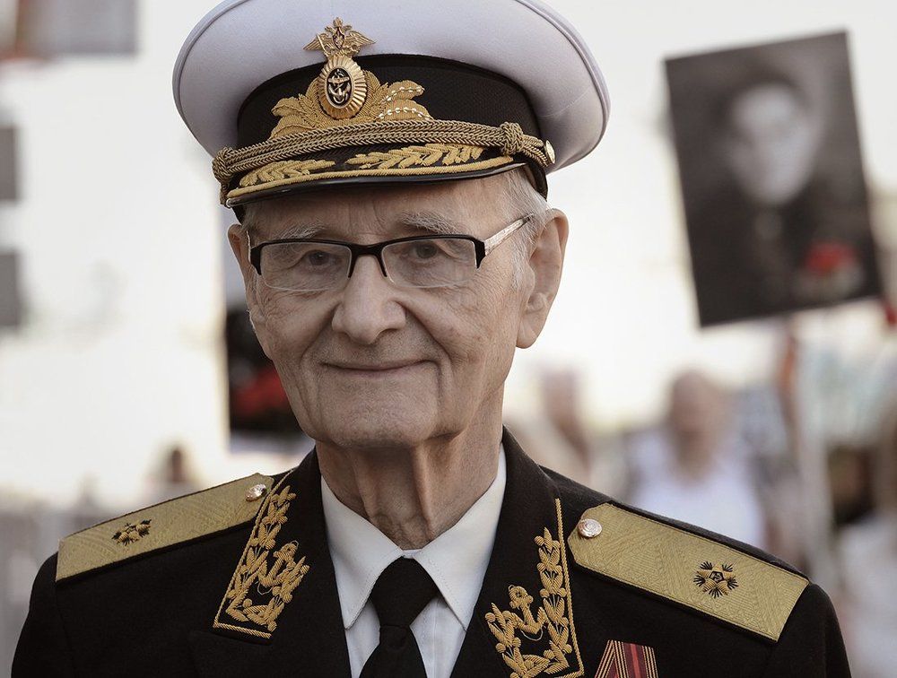 Контр-адмирал Харитонов Геннадий Борисович.