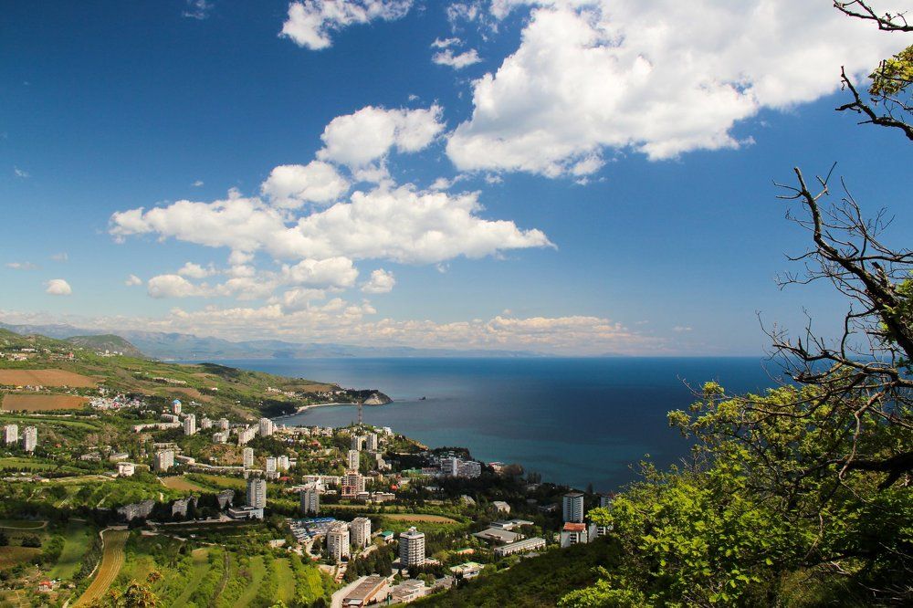 Вид на Партенит с горы Аю-Даг. Крым