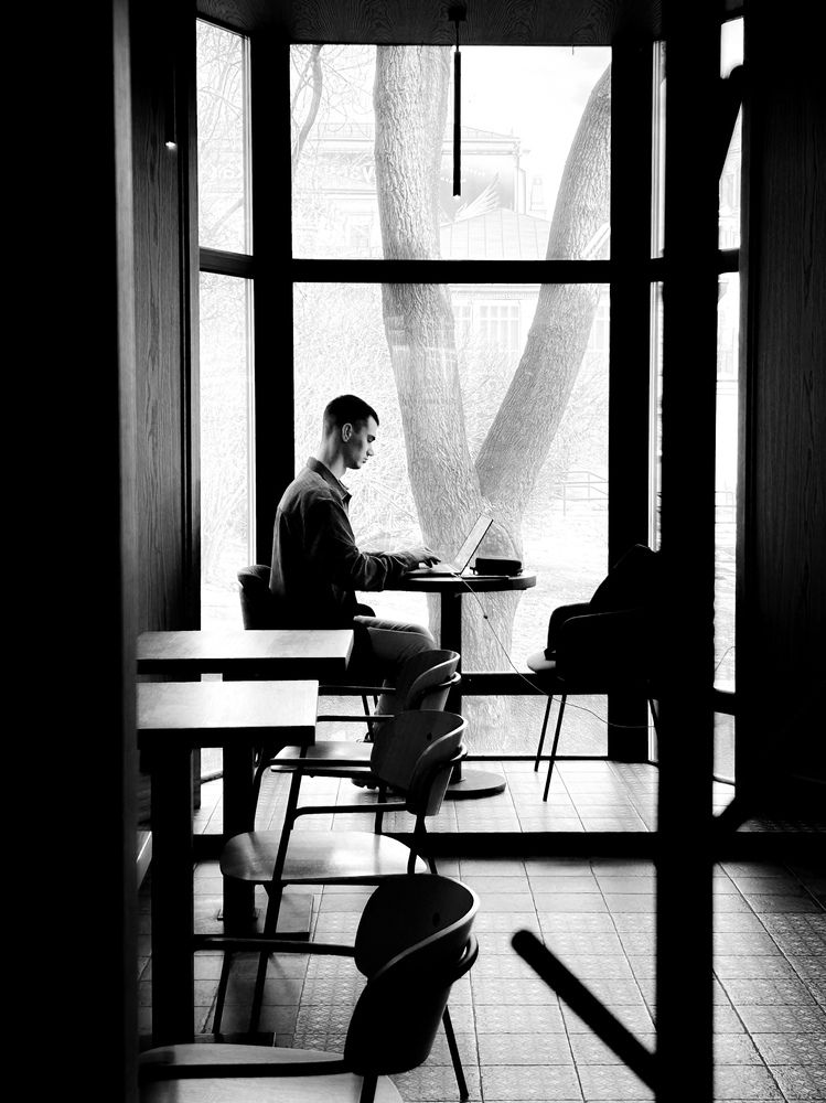Человек в кафе / Man in a cafe