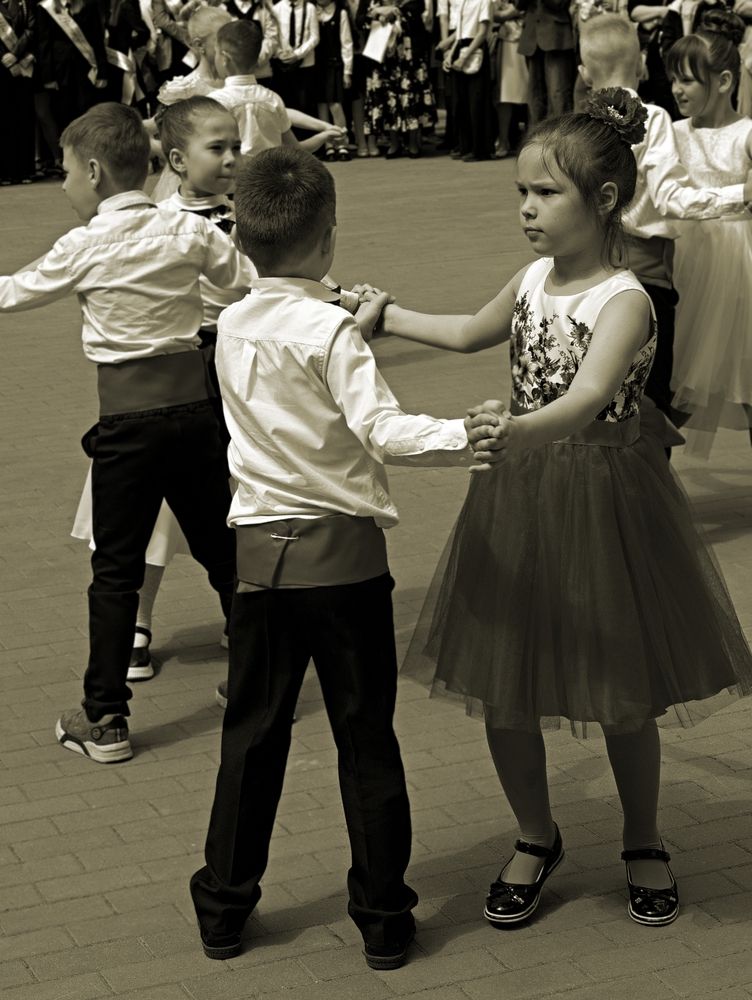 Танцы дело серьезное....(Dancing is a serious matter....)