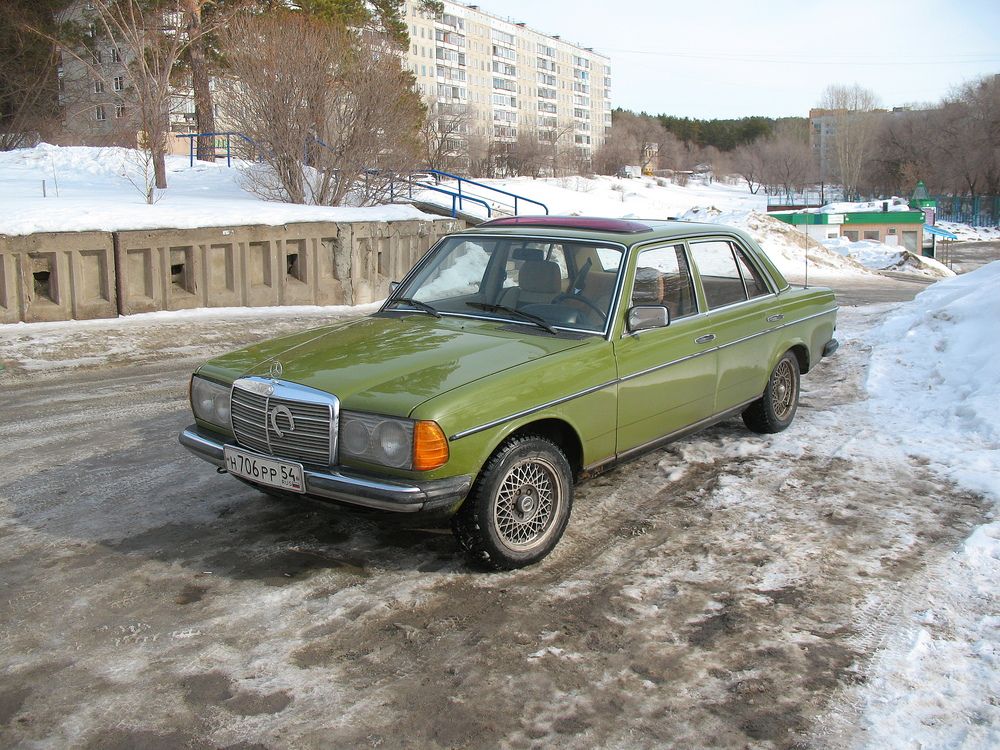 Зелёный мерседес