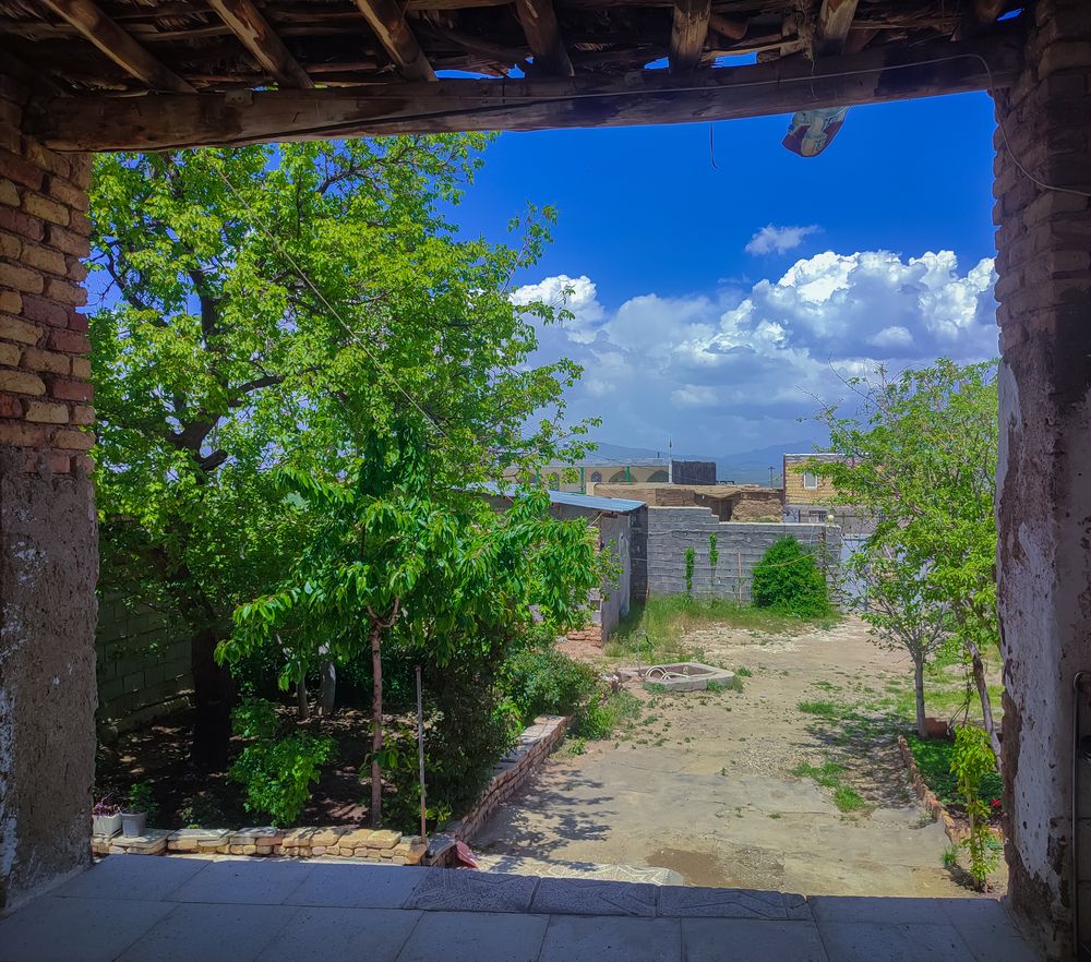 یک روز بهار در روستا