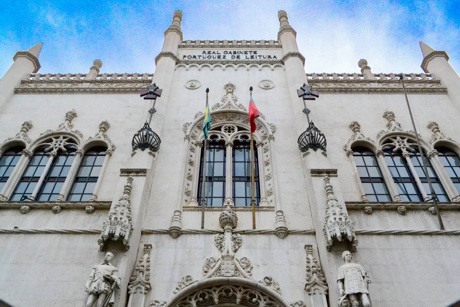 Neomanuelino Carioca: A Imponência do Real Gabinete em Perspectiva Frontal