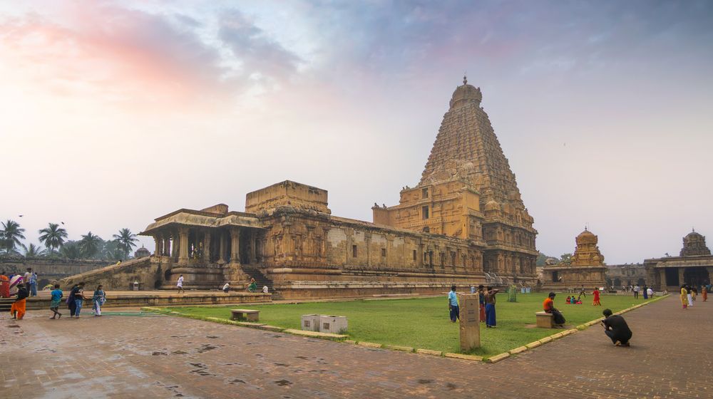 Brihadeeswara Temple! The epitome of Chola architecture’s magnificence!