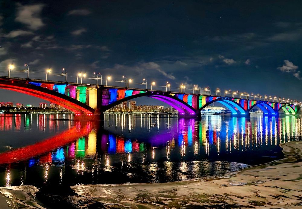 Праздничный мост.