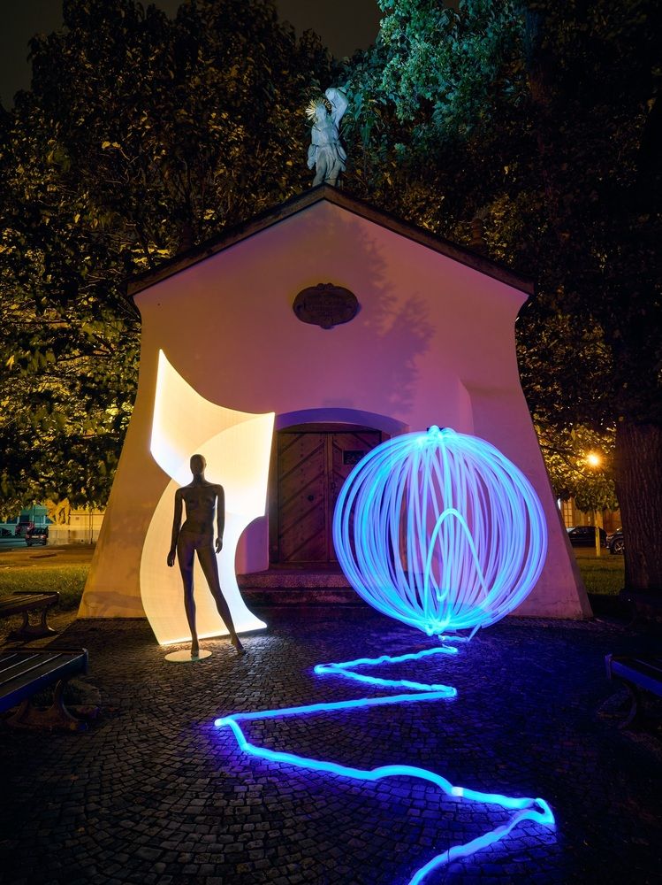 TORZO PAINTED WITH LIGHT