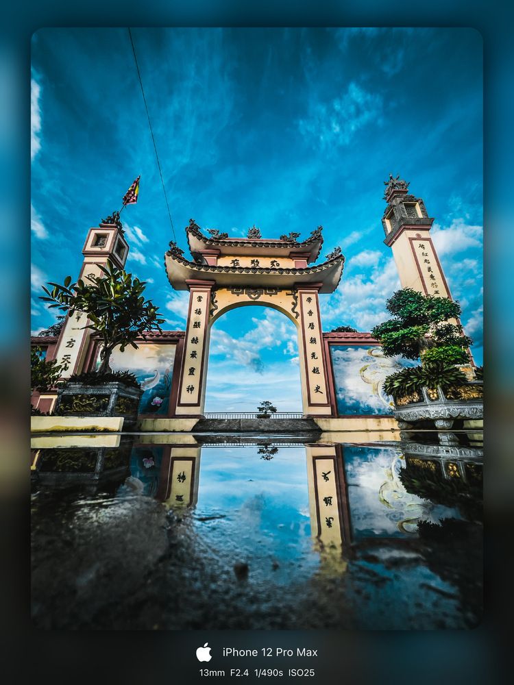 Photograph by Thịnh Nguyễn