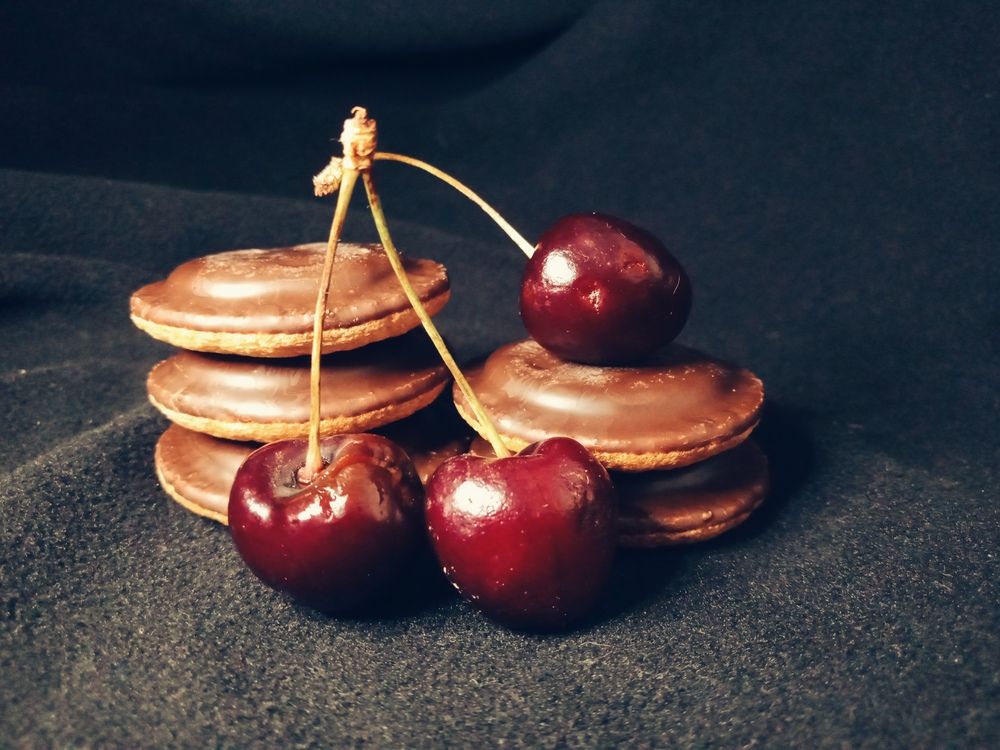 Черешня и печенье.