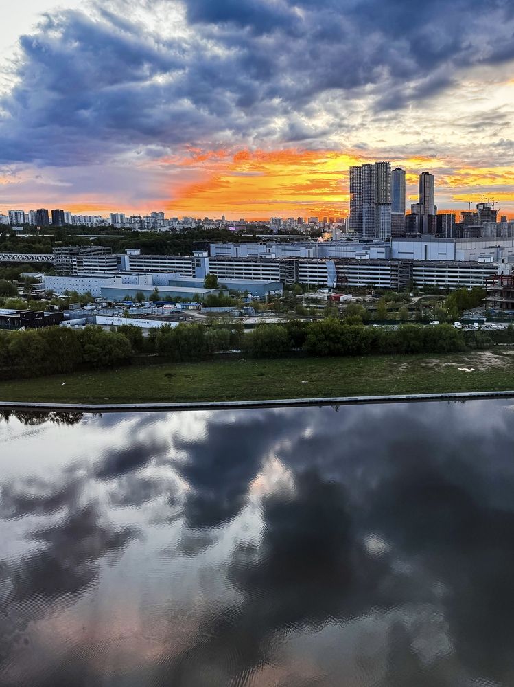 Рассвет. Из окна многоэтажки.