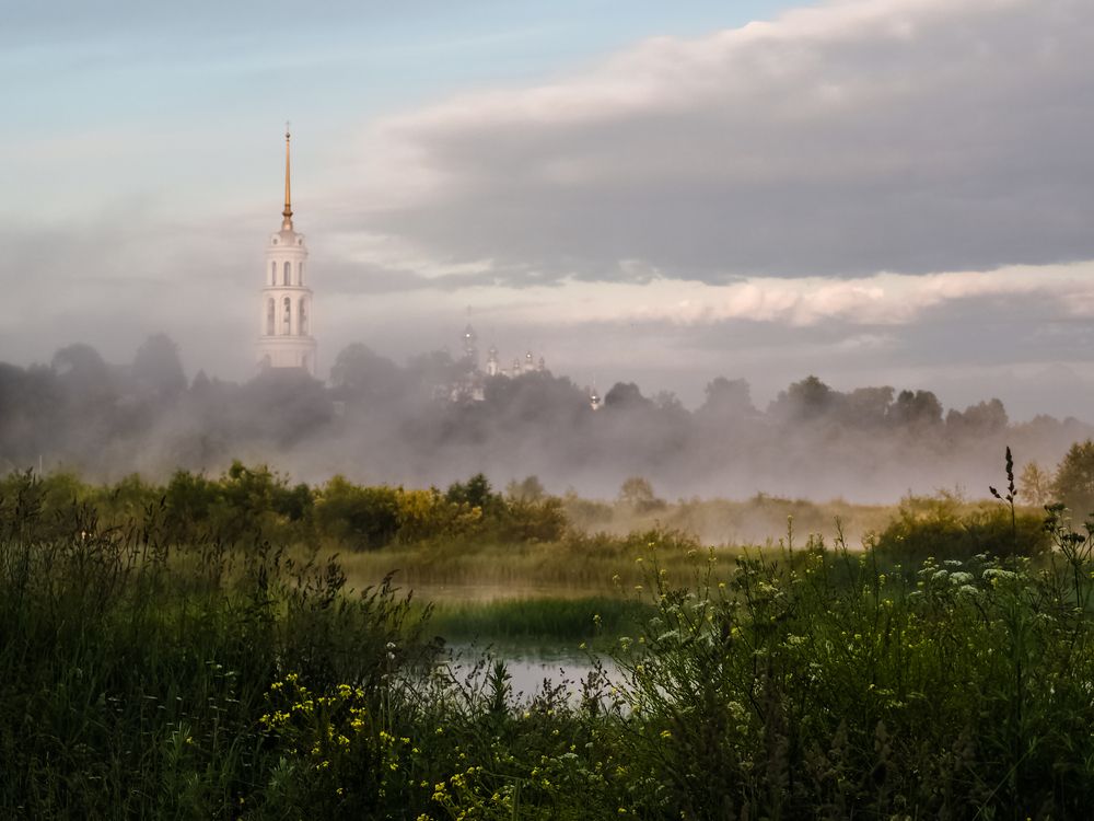 Рассвет на Тезе. Июнь.