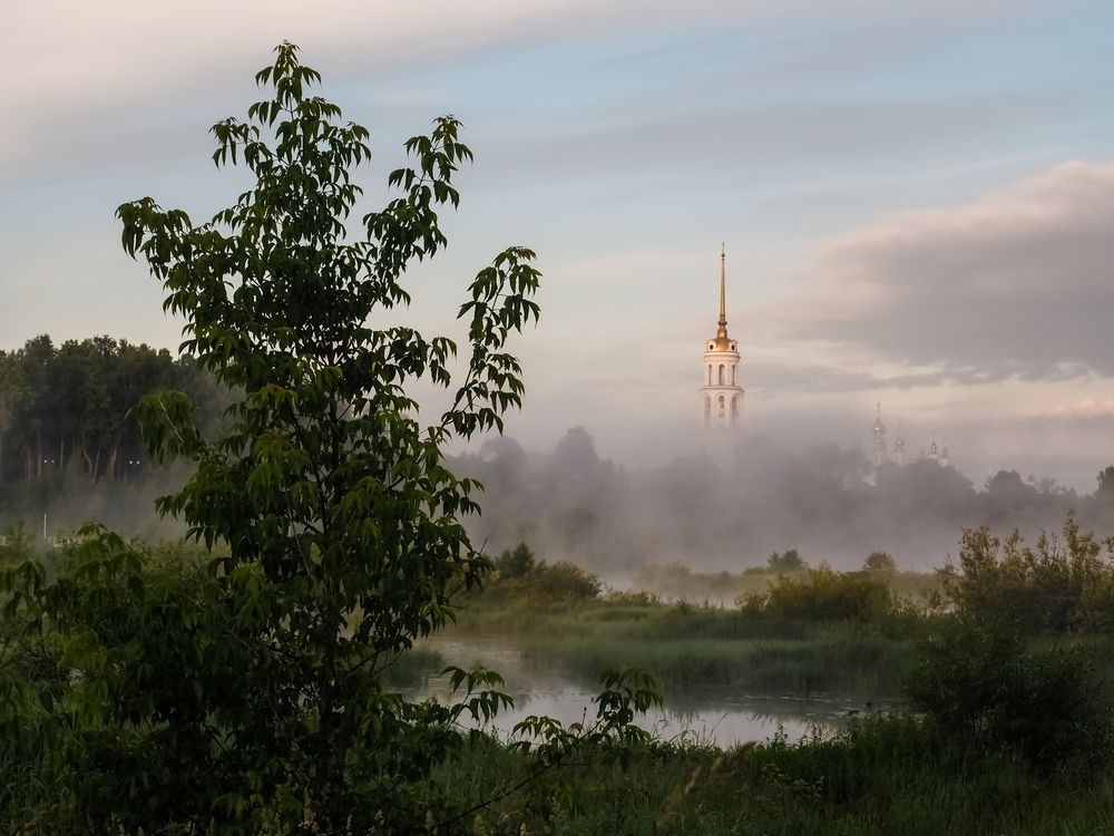Рассвет на Тезе. Июнь.
