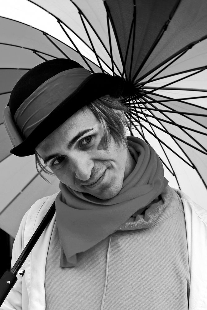 Уличный артист.