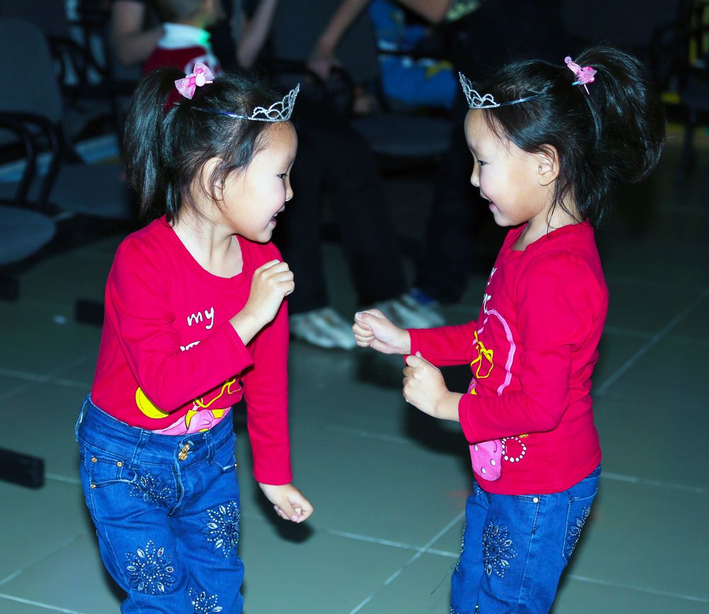 Близнецы зажигают.