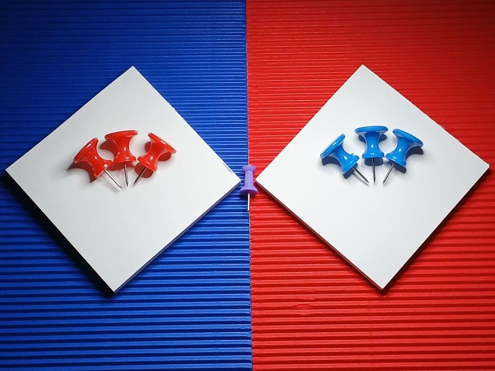 Красный. Синий. Фиолетовый.