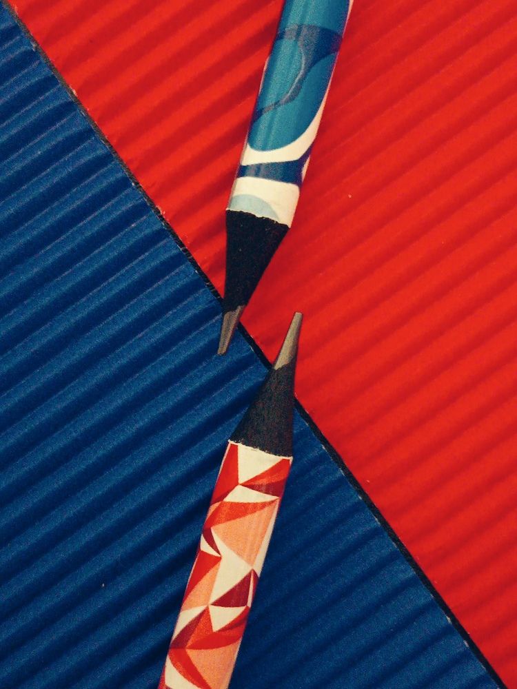 Простые карандаши. Черное дерево.