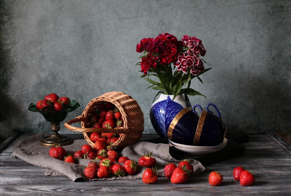 Натюрморт с клубникой