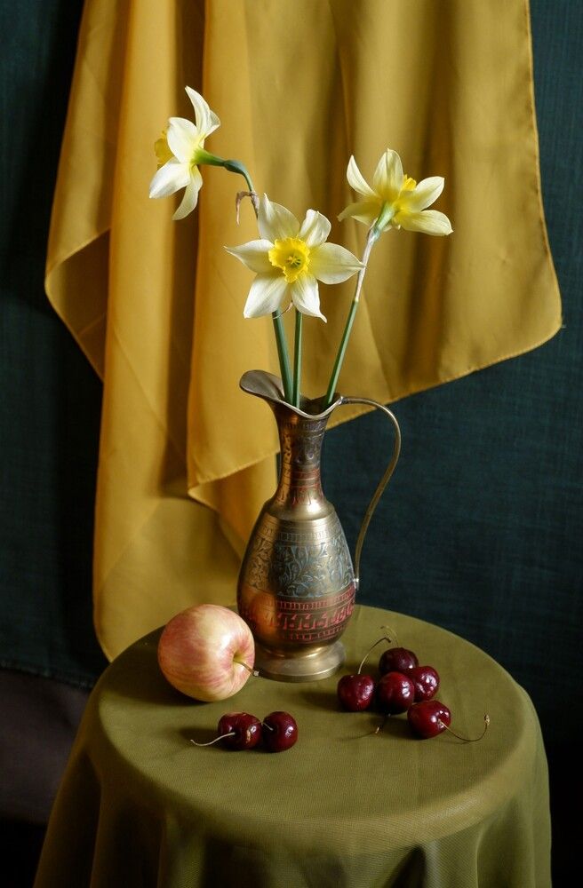 Натюрморт с черешней.