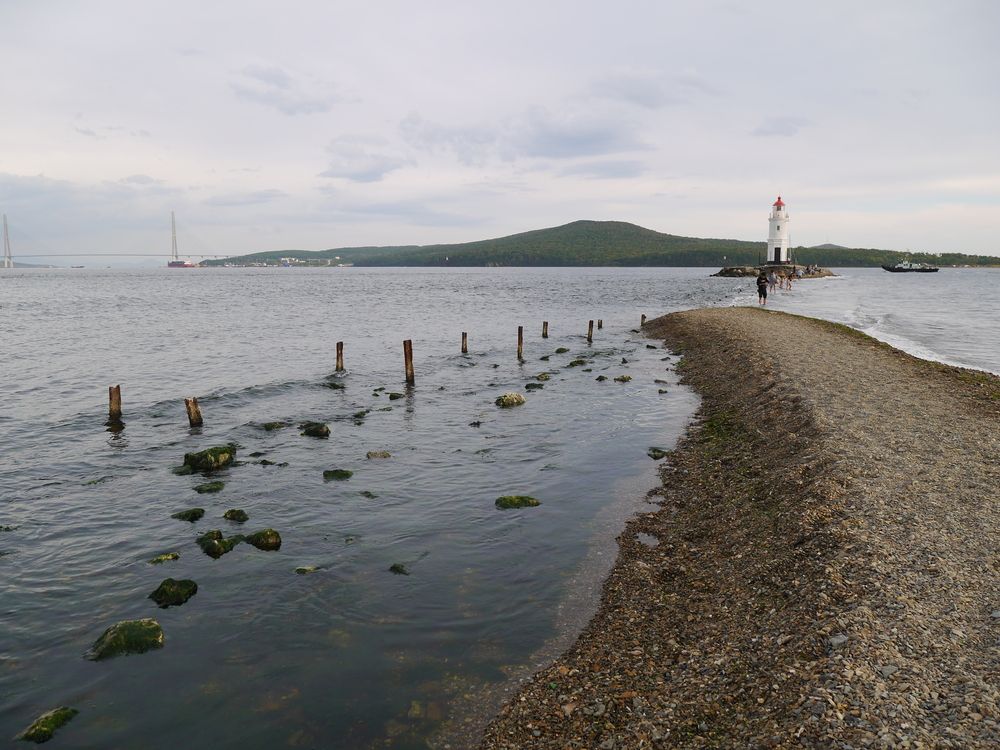 Коса и камни.