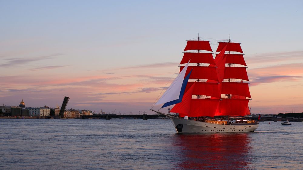 Алые паруса на закате.