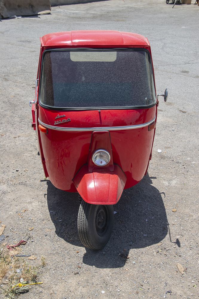 Vespa Car (Ape 550)