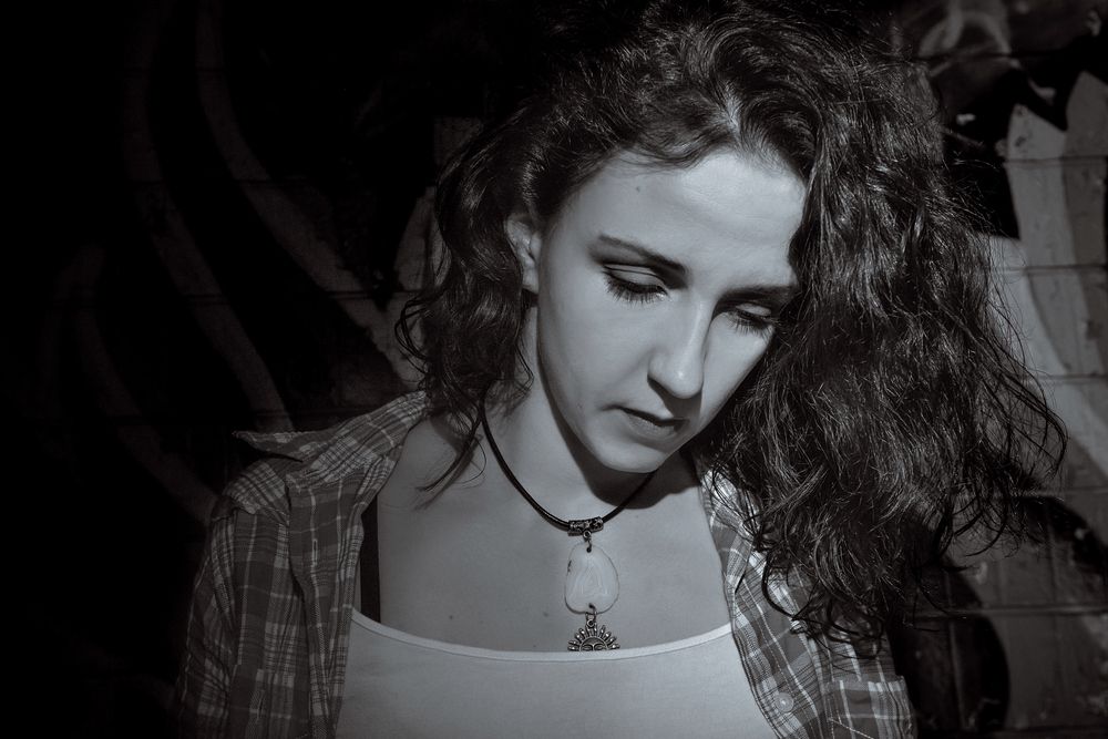 YuNa-1020 | By the wall