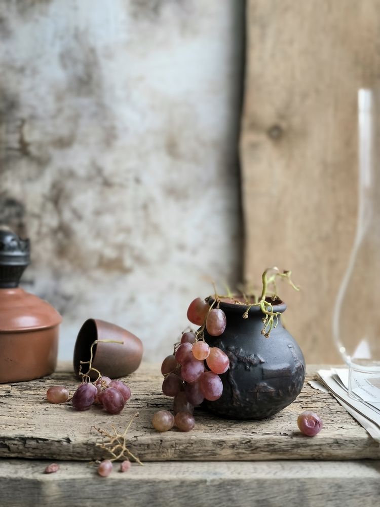 С виноградом.