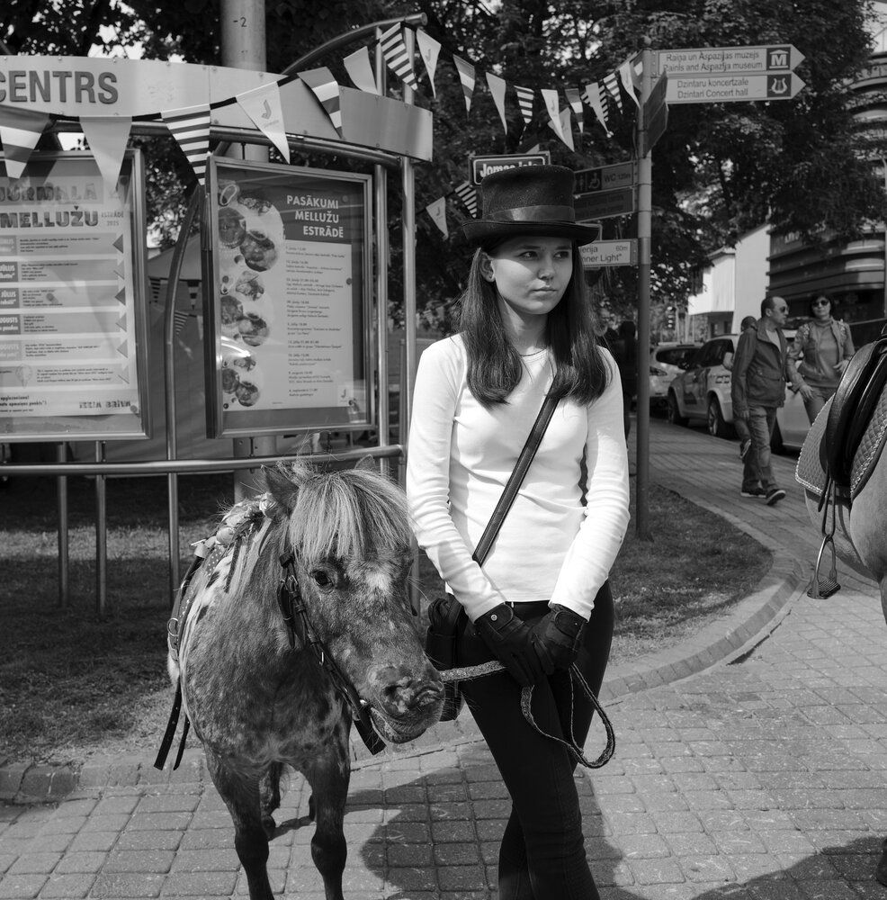 Деуушка и пони