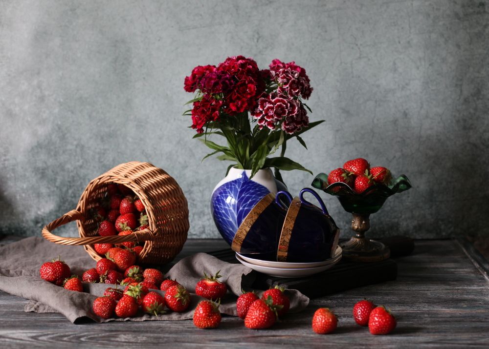 Натюрморт с клубникой