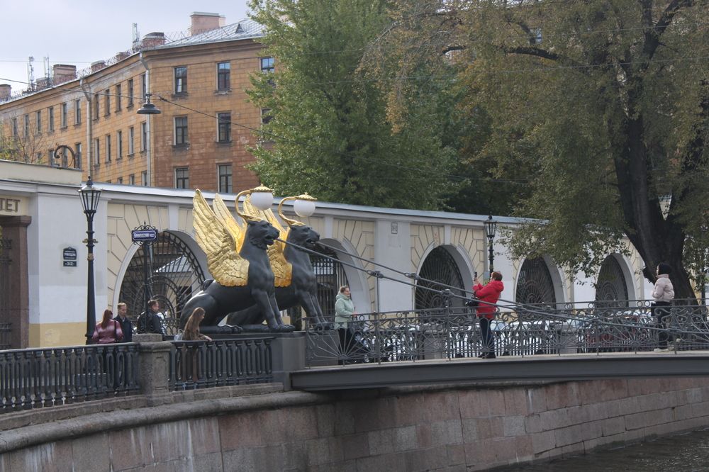 На Банковском мосту