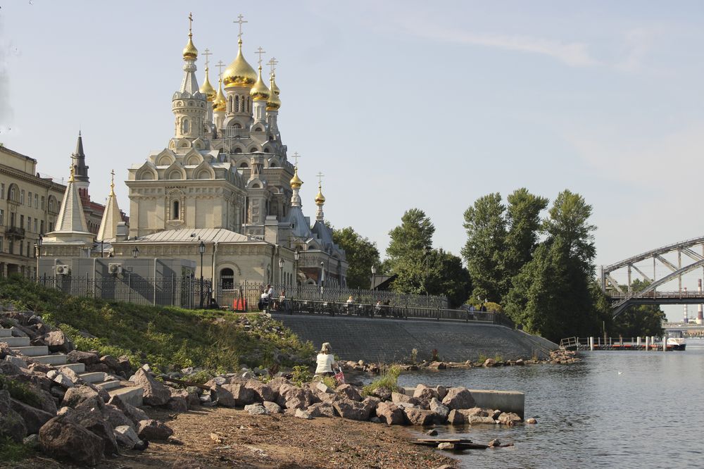 Восстановленная церковь у Финляндского железнодорожного моста