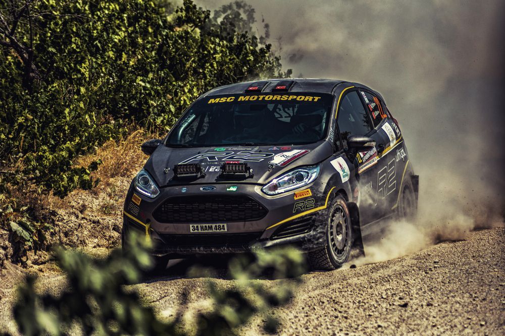 Photograph by DAMOUN POURNEMATI