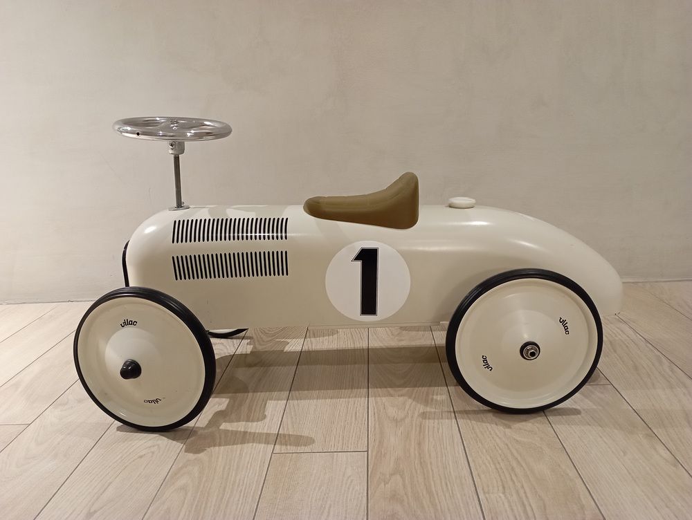 Photograph by Boris Butianov