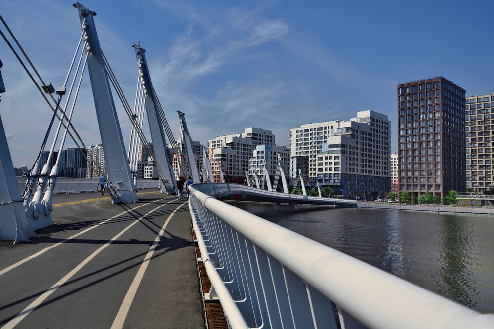 Велопешеходный мост в Нагатинском затоне.