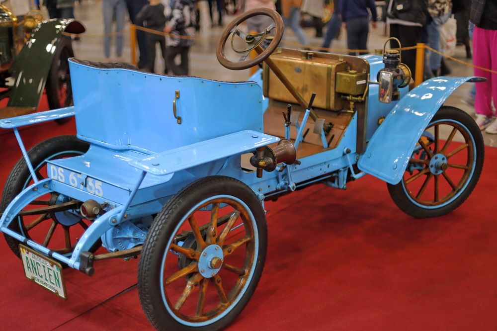 Ретро автомобиль