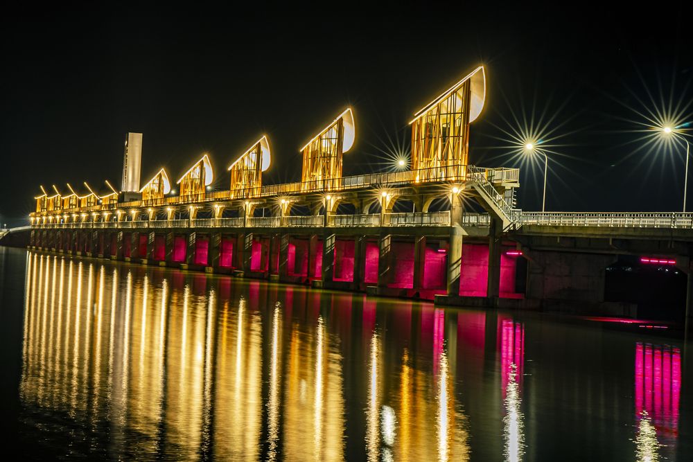 Phu Phong dam colors