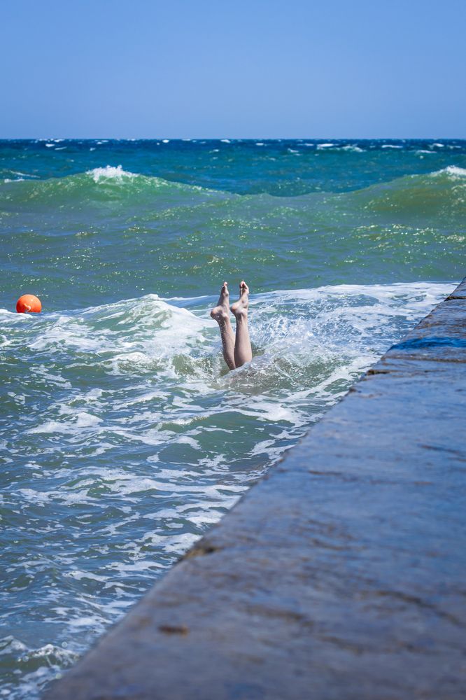 Девочка на шаре