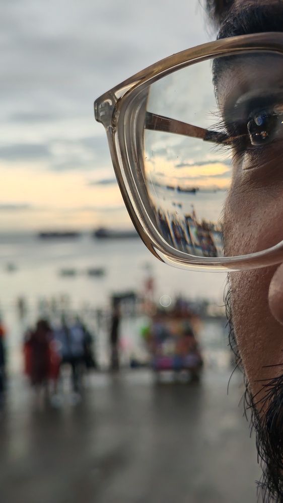 When the Eye Remembers: A Tale of Two Views